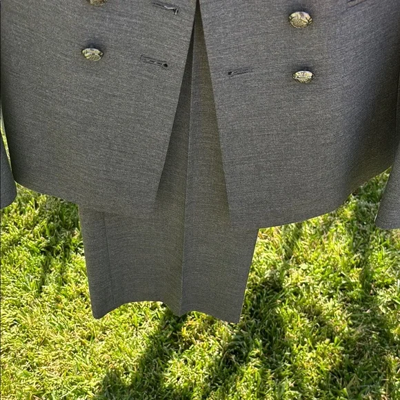 Tahari Classic Gray Double-Breasted Suit - Picture 4 of 15